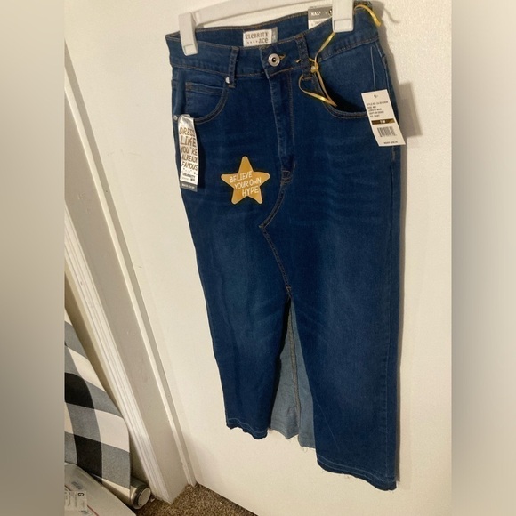 Celebrity Ace denim skirt in size 7/M mid rise , maxi length. Seen on TikTok.NWT - Picture 1 of 10